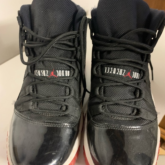 Jordan Retro 11s Size 5Y - Picture 2 of 4